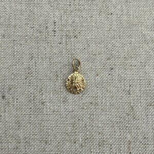 VTG 14k Gold Sand Dollar Charm Pendant Beach Small Yellow Seashell